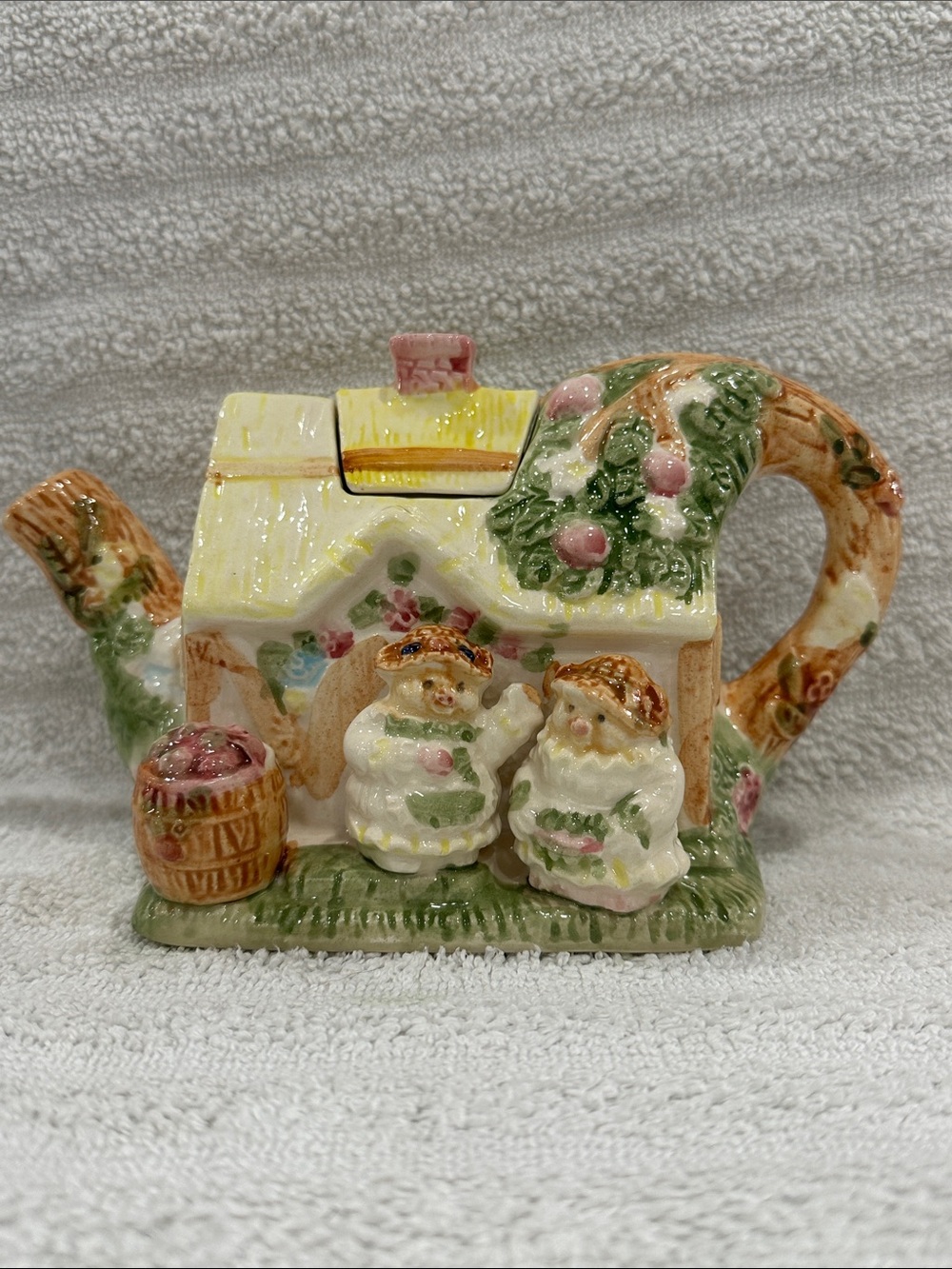 Vintage Cottage Teapot Figurine - Pastel Yellow & Green